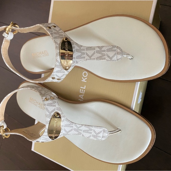 Michael Kors plate thong sandals with mini MK logo size 7M Like new with box. - Picture 2 of 10